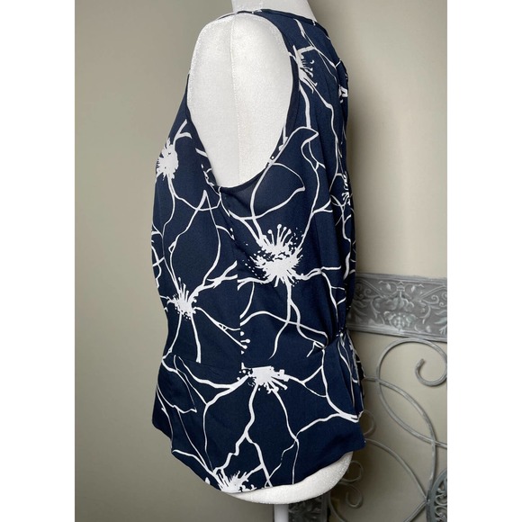 Banana Republic Blouse Tank Navy Blue White Woman’s 4 Small Pleated Drape Front - Picture 2 of 5